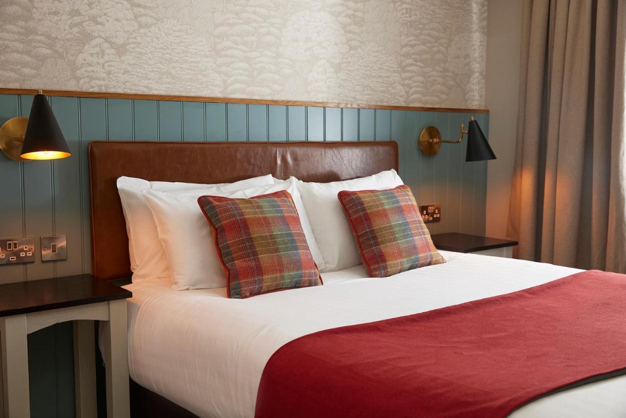 Feathers By Chef & Brewer Collection 4* Wadesmill